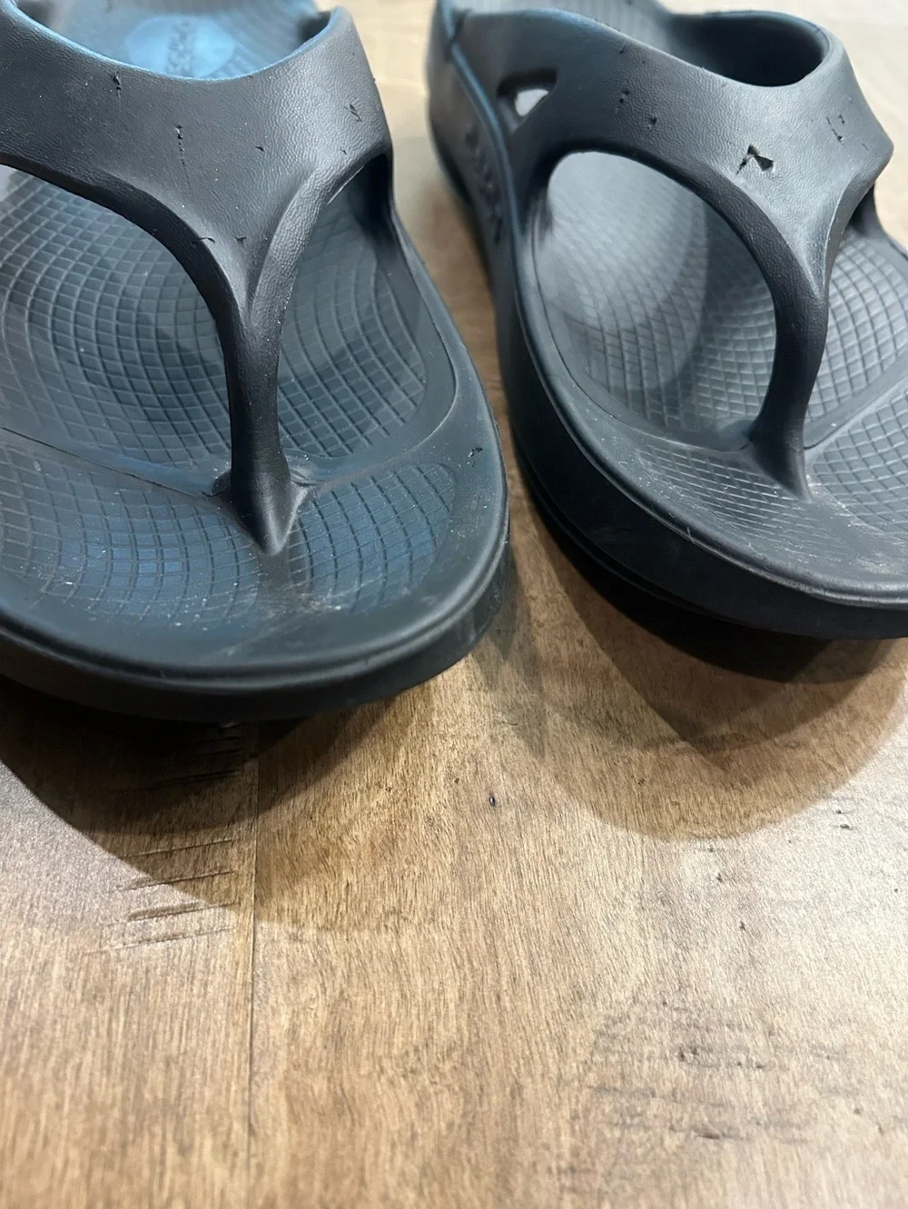 Oofos original recovery sandals flip flops cushion comfort shoes 9M 11W read